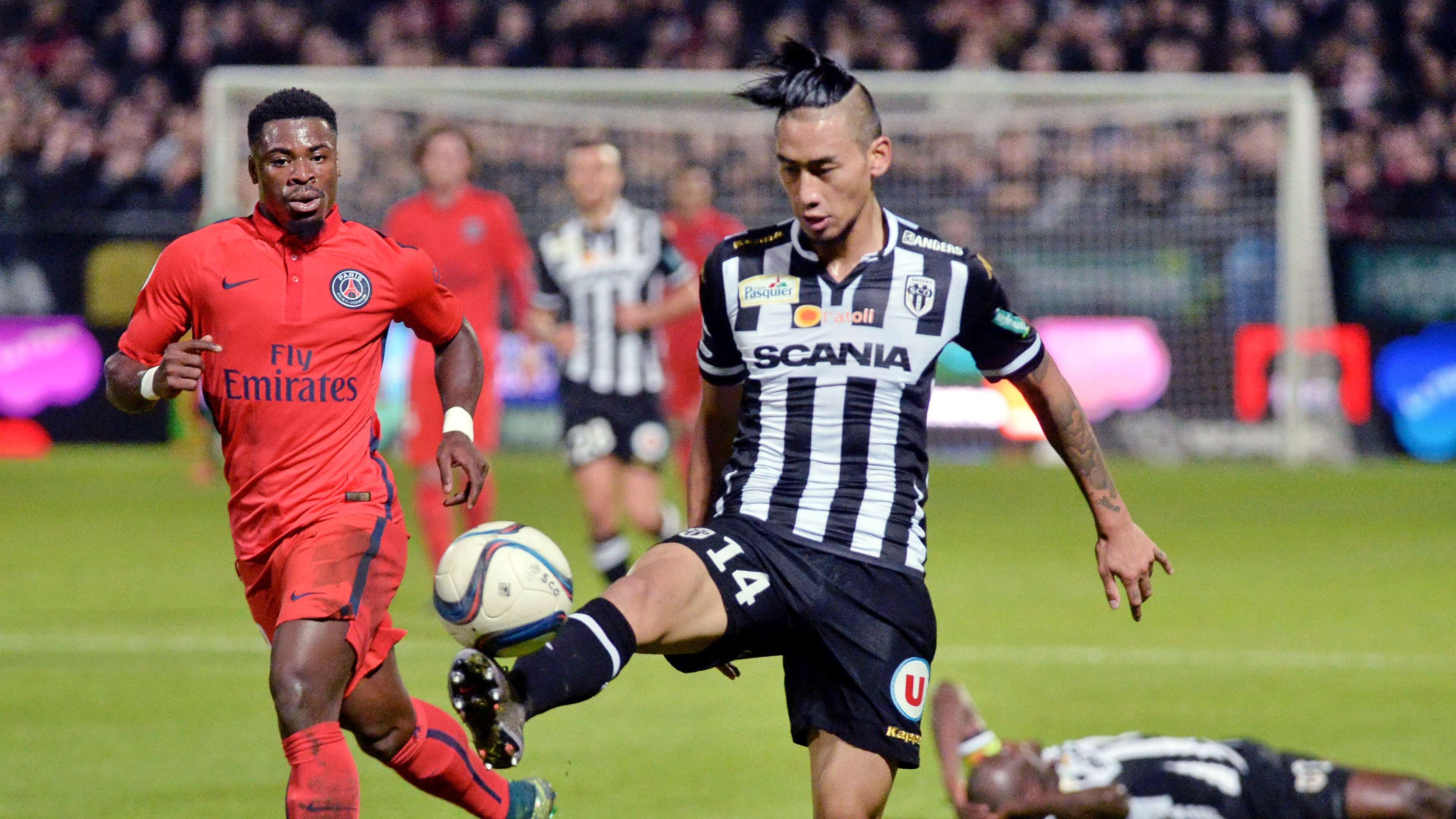 绿茵场上拼 绿茵场上拼